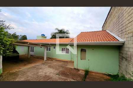 Casa à venda com 250m², 2 quartos e 2 vagas Casa à venda com 250m², 2 quartos e 2 vagasFachada