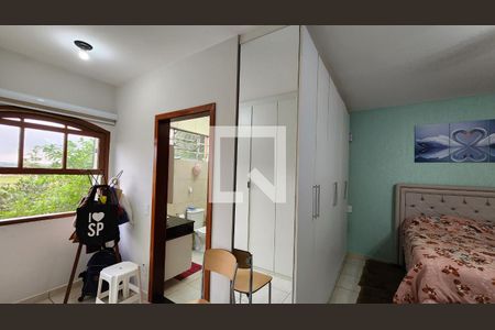 Casa à venda com 250m², 2 quartos e 2 vagas Casa à venda com 250m², 2 quartos e 2 vagasQuarto 2 - Suíte