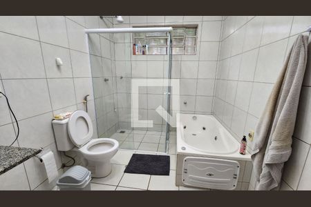 Casa à venda com 250m², 2 quartos e 2 vagas Casa à venda com 250m², 2 quartos e 2 vagasBanheiro da Suíte