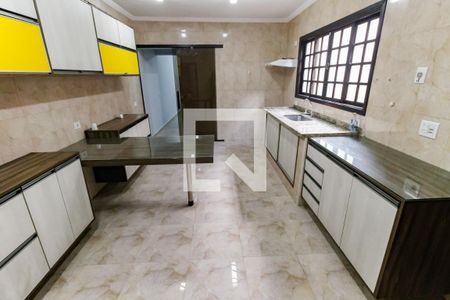 Casa à venda com 295m², 4 quartos e 2 vagas Casa à venda com 295m², 4 quartos e 2 vagasCozinha - Armários