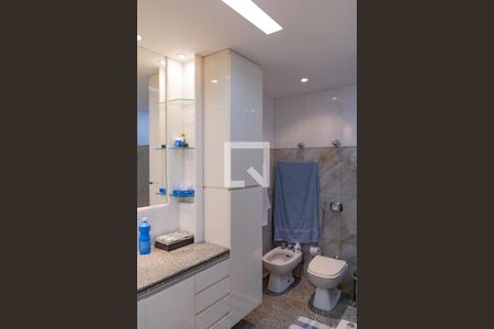Apartamento à venda com 325m², 3 quartos e 3 vagas Apartamento à venda com 325m², 3 quartos e 3 vagasBanheiro da Suíte 2