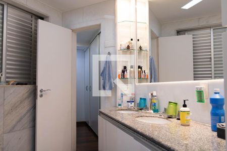 Apartamento à venda com 325m², 3 quartos e 3 vagas Apartamento à venda com 325m², 3 quartos e 3 vagasBanheiro da Suíte 2