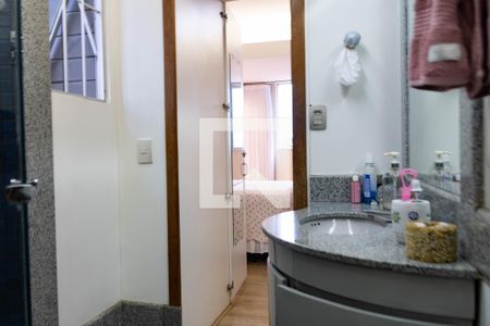 Apartamento à venda com 325m², 3 quartos e 3 vagas Apartamento à venda com 325m², 3 quartos e 3 vagasBanheiro da Suíte 1