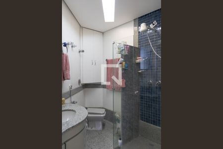 Apartamento à venda com 325m², 3 quartos e 3 vagas Apartamento à venda com 325m², 3 quartos e 3 vagasBanheiro da Suíte 1