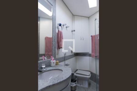 Apartamento à venda com 325m², 3 quartos e 3 vagas Apartamento à venda com 325m², 3 quartos e 3 vagasBanheiro da Suíte 1
