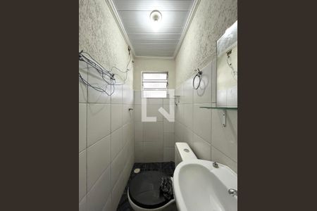 Banheiro  de casa para alugar com 1 quarto, 20m² em Vila Guarani (zona Sul), São Paulo