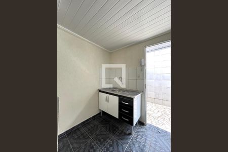 Cozinha  de casa para alugar com 1 quarto, 20m² em Vila Guarani (zona Sul), São Paulo