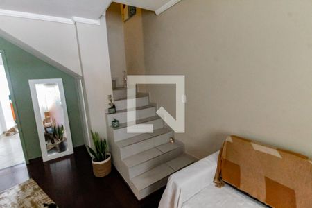 Casa à venda com 170m², 3 quartos e 1 vaga Casa à venda com 170m², 3 quartos e 1 vagaEscada acesso quartos