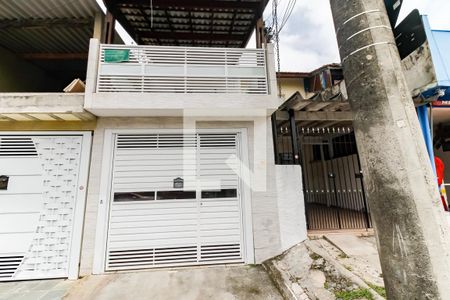 Casa à venda com 170m², 3 quartos e 1 vaga Casa à venda com 170m², 3 quartos e 1 vagaFachada