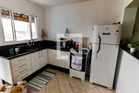 Casa à venda com 170m², 3 quartos e 1 vaga Casa à venda com 170m², 3 quartos e 1 vagaCozinha - Armários