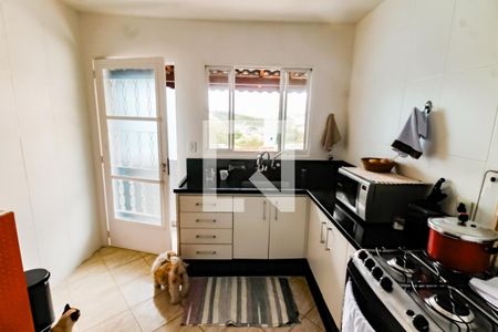 Casa à venda com 170m², 3 quartos e 1 vaga Casa à venda com 170m², 3 quartos e 1 vagaCozinha - Armários