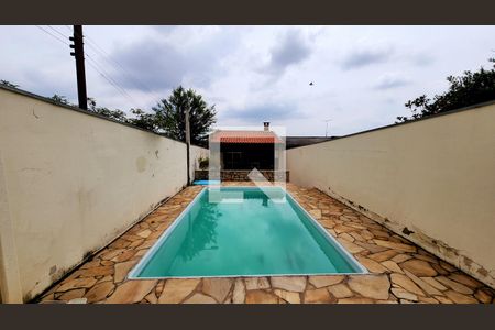 Casa à venda com 250m², 3 quartos e 4 vagasPiscina