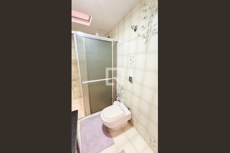 Casa à venda com 167m², 3 quartos e 2 vagasBanheiro da Suíte