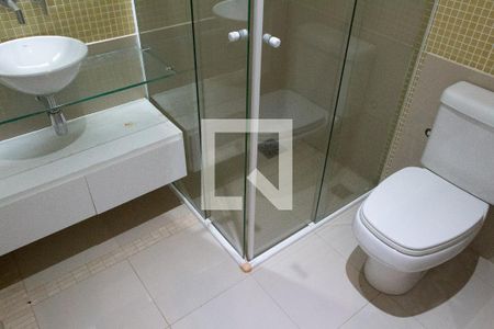 Casa de condomínio para alugar com 402m², 4 quartos e 3 vagasBANHEIRO DA SUITE 1