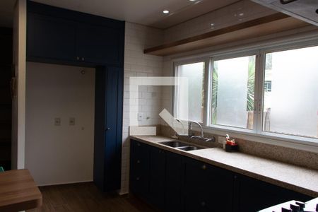 Casa de condomínio para alugar com 402m², 4 quartos e 3 vagasCOZINHA