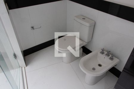 Casa de condomínio para alugar com 402m², 4 quartos e 3 vagasBANHEIRO DA SUITE MASTER
