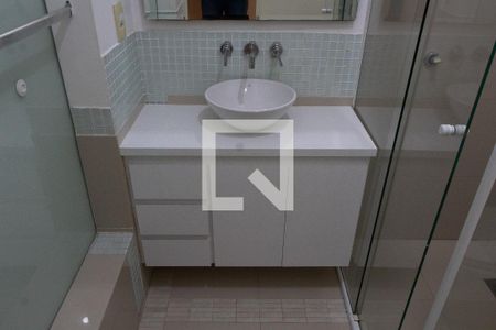 Casa de condomínio para alugar com 402m², 4 quartos e 3 vagasBANHEIRO DA SUITE 2