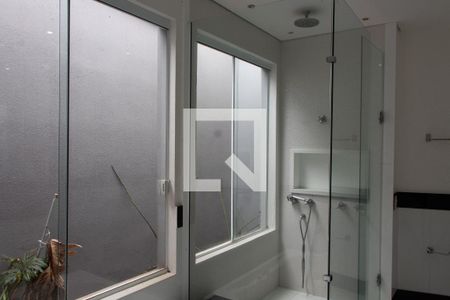 Casa de condomínio para alugar com 402m², 4 quartos e 3 vagasBANHEIRO DA SUITE MASTER