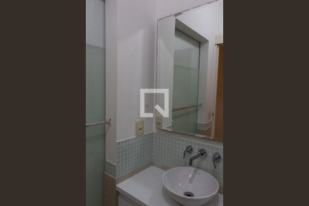 Casa de condomínio para alugar com 402m², 4 quartos e 3 vagasBANHEIRO DA SUITE 2