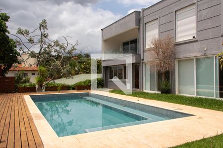 Casa de condomínio para alugar com 402m², 4 quartos e 3 vagasÁREA EXTERNA FUNDOS