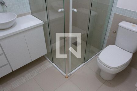 Casa de condomínio para alugar com 402m², 4 quartos e 3 vagasBANHEIRO DA SUITE 2