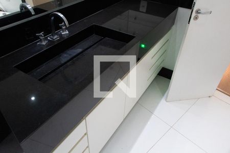 Casa de condomínio para alugar com 402m², 4 quartos e 3 vagasBANHEIRO DA SUITE MASTER