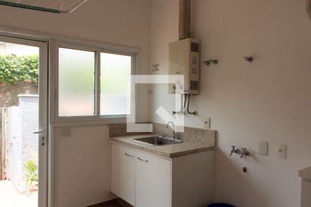 Casa de condomínio para alugar com 402m², 4 quartos e 3 vagasÁREA DE SERVIÇO