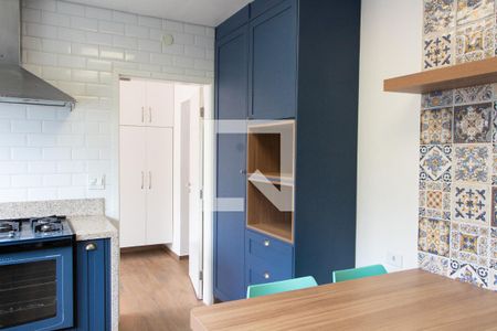 Casa de condomínio para alugar com 402m², 4 quartos e 3 vagasCOZINHA