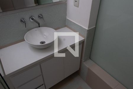 Casa de condomínio para alugar com 402m², 4 quartos e 3 vagasBANHEIRO DA SUITE 3