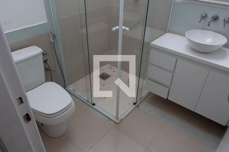 Casa de condomínio para alugar com 402m², 4 quartos e 3 vagasBANHEIRO DA SUITE 3