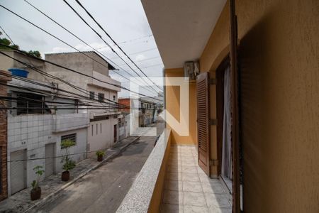 Casa à venda com 195m², 3 quartos e 1 vaga Casa à venda com 195m², 3 quartos e 1 vagaVaranda