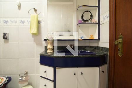 Casa à venda com 195m², 3 quartos e 1 vaga Casa à venda com 195m², 3 quartos e 1 vagaBanheiro 2