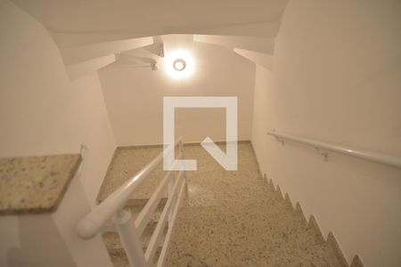 Apartamento à venda com 140m², 2 quartos e 2 vagasEscada