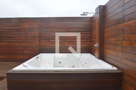 Apartamento à venda com 140m², 2 quartos e 2 vagasBanheira