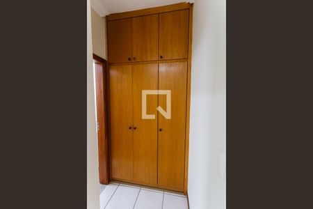 Rouparia de apartamento para alugar com 2 quartos, 62m² em Funcionários, Belo Horizonte