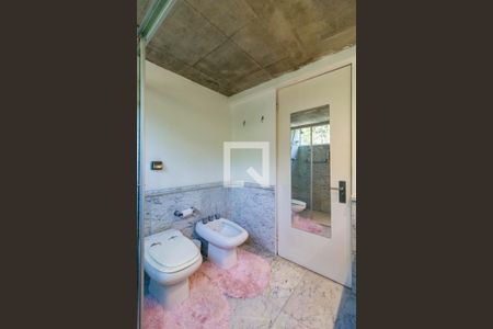 Casa para alugar com 600m², 5 quartos e 6 vagasBanheiro da Suíte 2