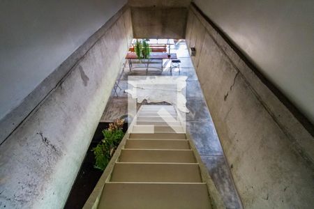 Casa para alugar com 600m², 5 quartos e 6 vagasEscada