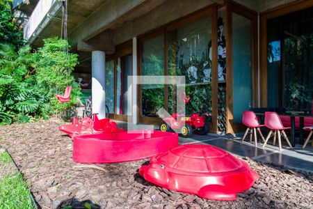 Casa para alugar com 600m², 5 quartos e 6 vagasÁrea comum - Playground