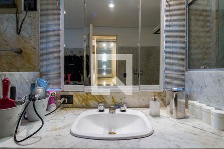 Casa para alugar com 600m², 5 quartos e 6 vagasBanheiro da Suíte 1
