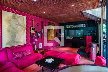 Casa para alugar com 600m², 5 quartos e 6 vagasCinema