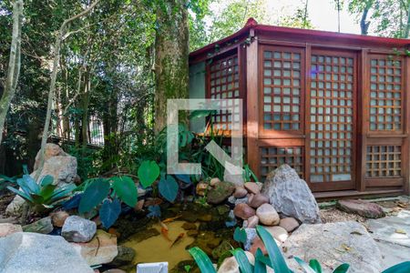 Casa para alugar com 600m², 5 quartos e 6 vagasQuintal