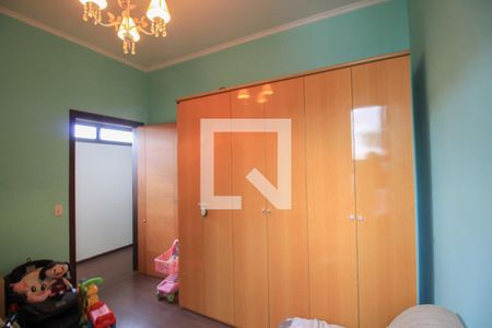 Casa à venda com 271m², 3 quartos e 3 vagas Casa à venda com 271m², 3 quartos e 3 vagasQuarto 2