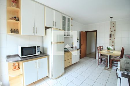 Casa à venda com 271m², 3 quartos e 3 vagas Casa à venda com 271m², 3 quartos e 3 vagasCozinha