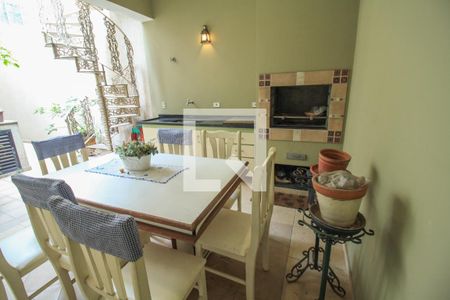 Casa à venda com 271m², 3 quartos e 3 vagas Casa à venda com 271m², 3 quartos e 3 vagasChurrasqueira