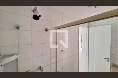 Banheiro da Suíte 1 de apartamento para alugar com 2 quartos, 111m² em Vila Ipojuca, São Paulo