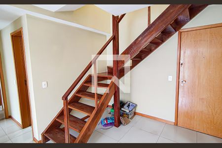 Apartamento à venda com 169m², 2 quartos e 2 vagasEscada