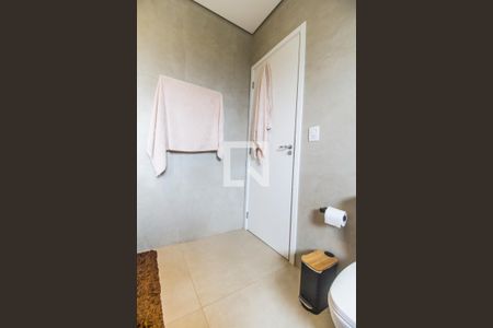 Casa de condomínio à venda com 324m², 3 quartos e 3 vagasBanheiro da Suíte 1