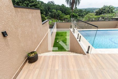 Casa de condomínio à venda com 324m², 3 quartos e 3 vagasEscada