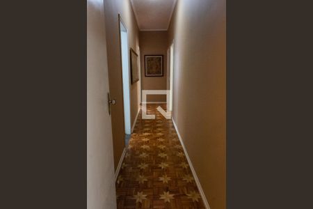 Casa à venda com 350m², 3 quartos e 4 vagasCORREDOR