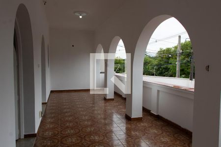 Casa à venda com 350m², 3 quartos e 4 vagasVARANDA